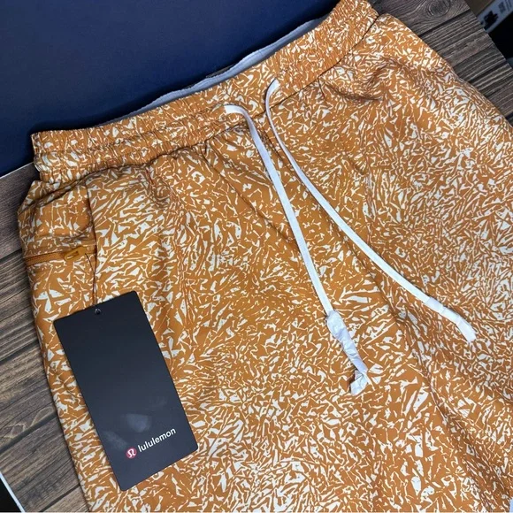 Lululemon Pool Short 7” NWT Size Small (Crunch Max Lemon Sorbet Autumn Orange) - Picture 2 of 14